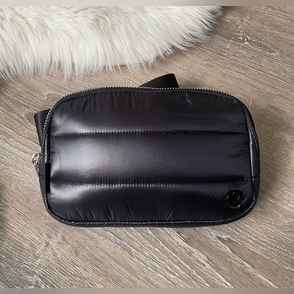 lululemon athletica Handbags - 🍋🖤 LULULEMON Everywhere Wunder Puff Belt Bag in Black Size 1L